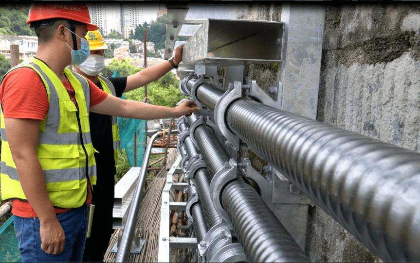 中環(huán)學校 焊工辦理畢業(yè)照